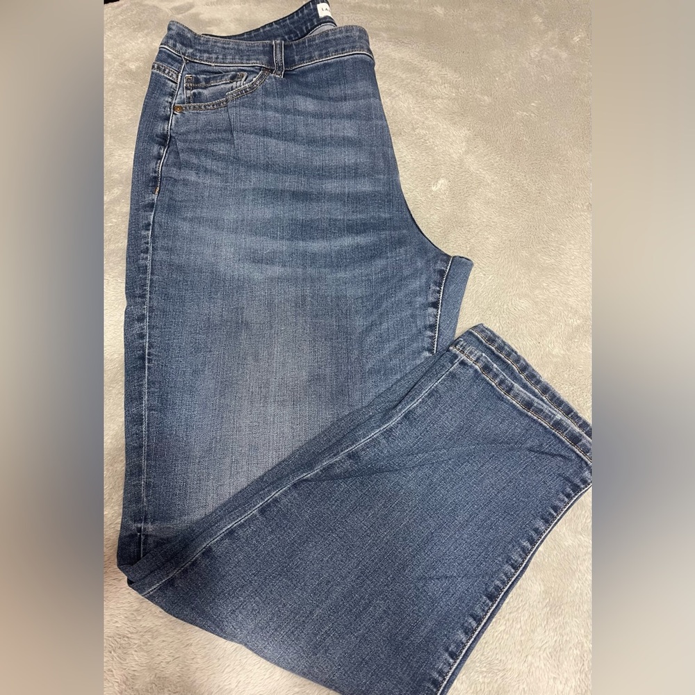 Women’s Lane Bryant Signature Fit Mid-Rise Boyfriend jean size 18